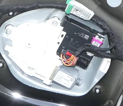 VW Golf 5 6 Kombi ektrischer Fensterheber Motor vorne rechts 561959702C Z1F