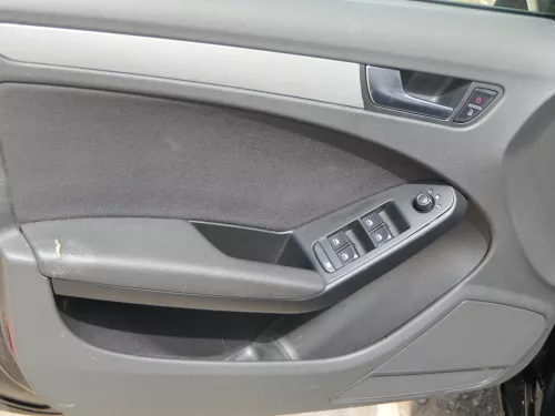 1x A4 8K B8 Türverkleidung Verkleidung Tür vorne links schwarz - MÄNGEL!!! (186165)