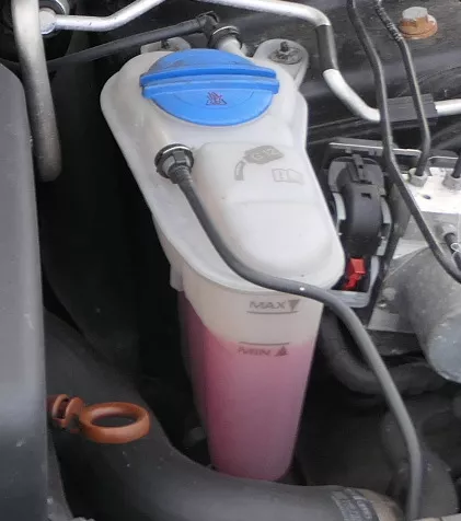 Audi A4 8K Ausgleichsbehälter Kühlflüssigkeit Behälter 8K0121405Q