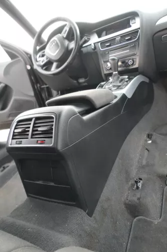 Audi A4 B8 8K A5 8T Mittelarmlehne Armlehne mitte original soul schwarz (172766)