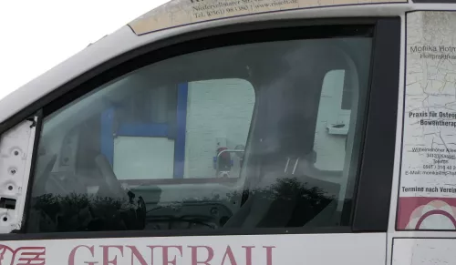 VW Caddy 2K vorne links Fenster Scheibe in Tür Fensterscheibe