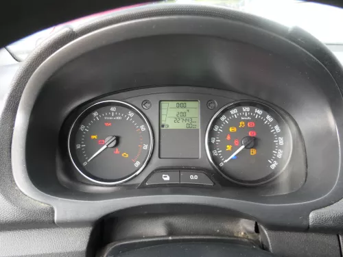 Skoda Fabia Roomster Tacho Tachometer Kombiinstrument 227.000km 5J0920811B Benzi