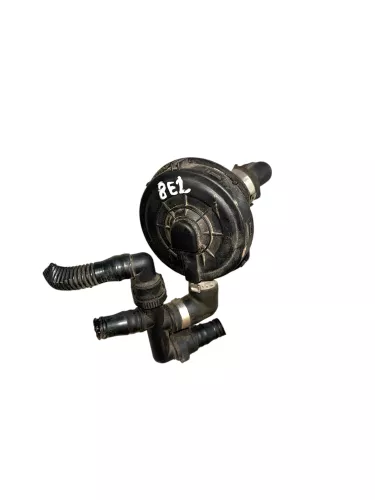 Audi A4 8E B6 Entlüftungsventil Kurbelgehäuse Entlüftung 077103245B ## (186397)