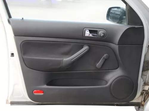 1x Golf 4 Bora Türverkleidung Verkleidung Tür vorne links 4/5-Türer schwarz