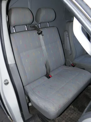 T5 Sitz vorne rechts Beifahrersitz Sitzbank Doppelsitz mit Sitzkonsole + Kopfstü