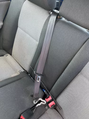 Skdoa fabia 5J Gurt hinten mitte mittig 5J6857807A schwarz in Rückbank