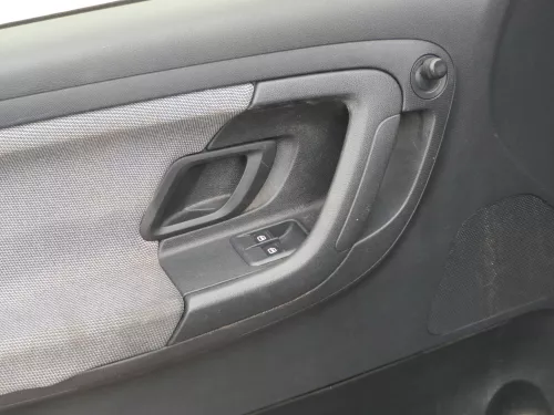 1x Skoda Fabia 5J Stufenheck Türverkleidung Verkleidung Tür vorne links Griff (187244)